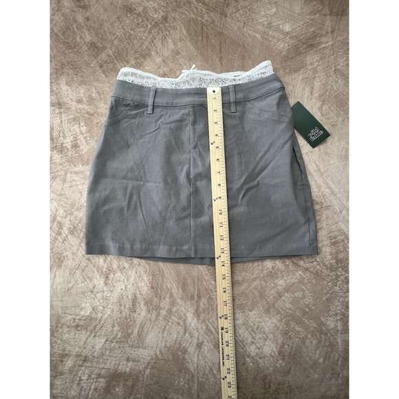 Juniors Grey Short Skirt With Lace Accent On Waist Size XS - Picture 3 of 4
